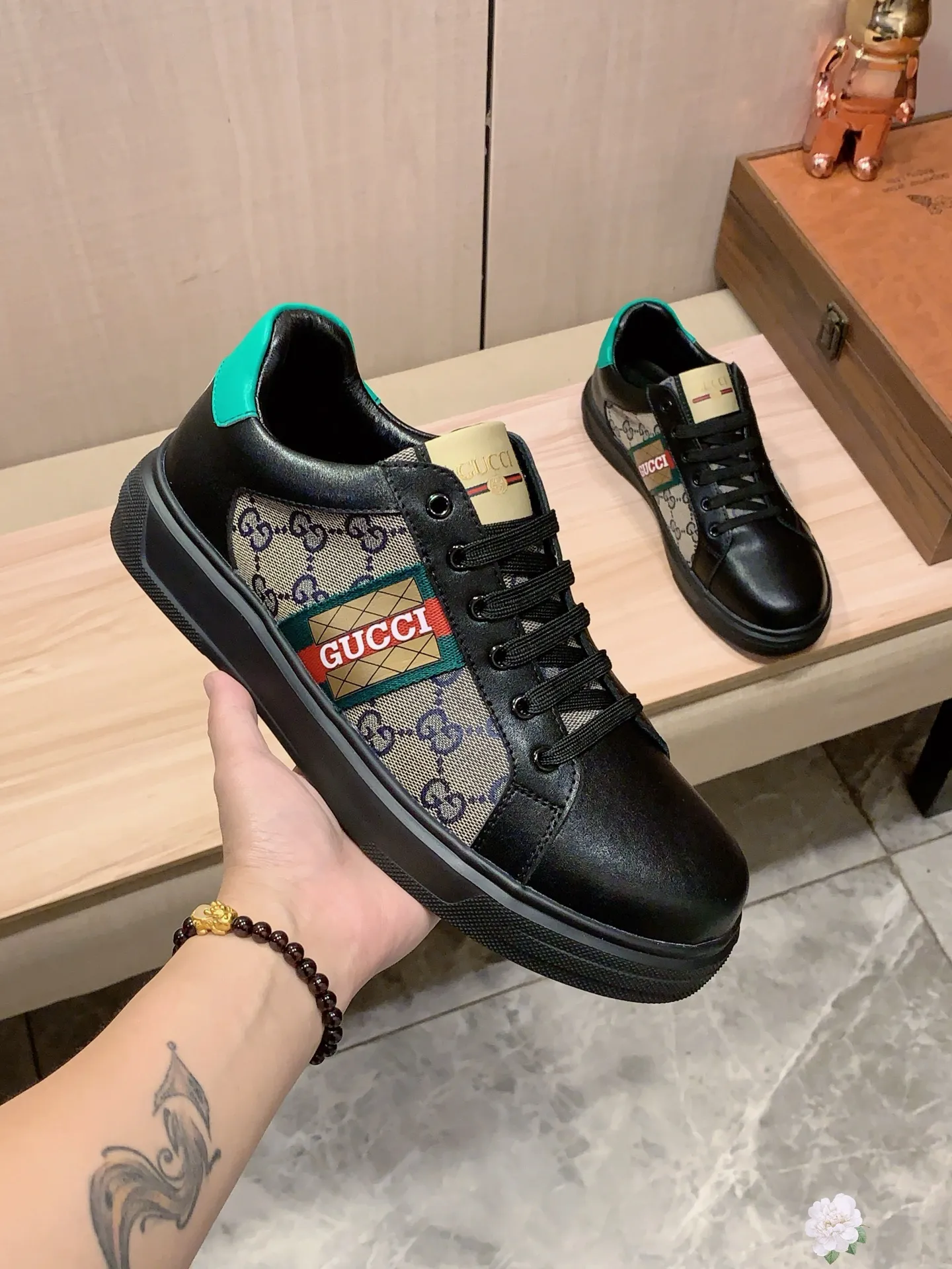 Men's men's shoes💰420💰💰🎩🎩[Lightning][Lightning] "Gucci*" latest • popular casual shoes, top brand [seduce] luxury ~ purchasing agency, top ~ quality. [Strong] The upper is made of imported breathable cowhide with fabric material ➕ Breathable sheepskin feet (•) and fine workmanship. The original stylish and stylish soft rubber wear-resistant and non-slip outsole is light and comfortable on the feet. The real thing looks better when photographed in person. 111: code: 38-44, 3️⃣ colors selected